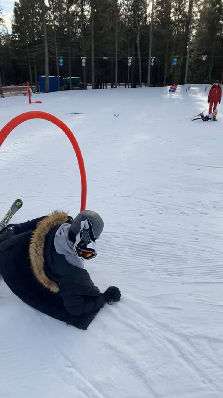 Elev ramlet på ski